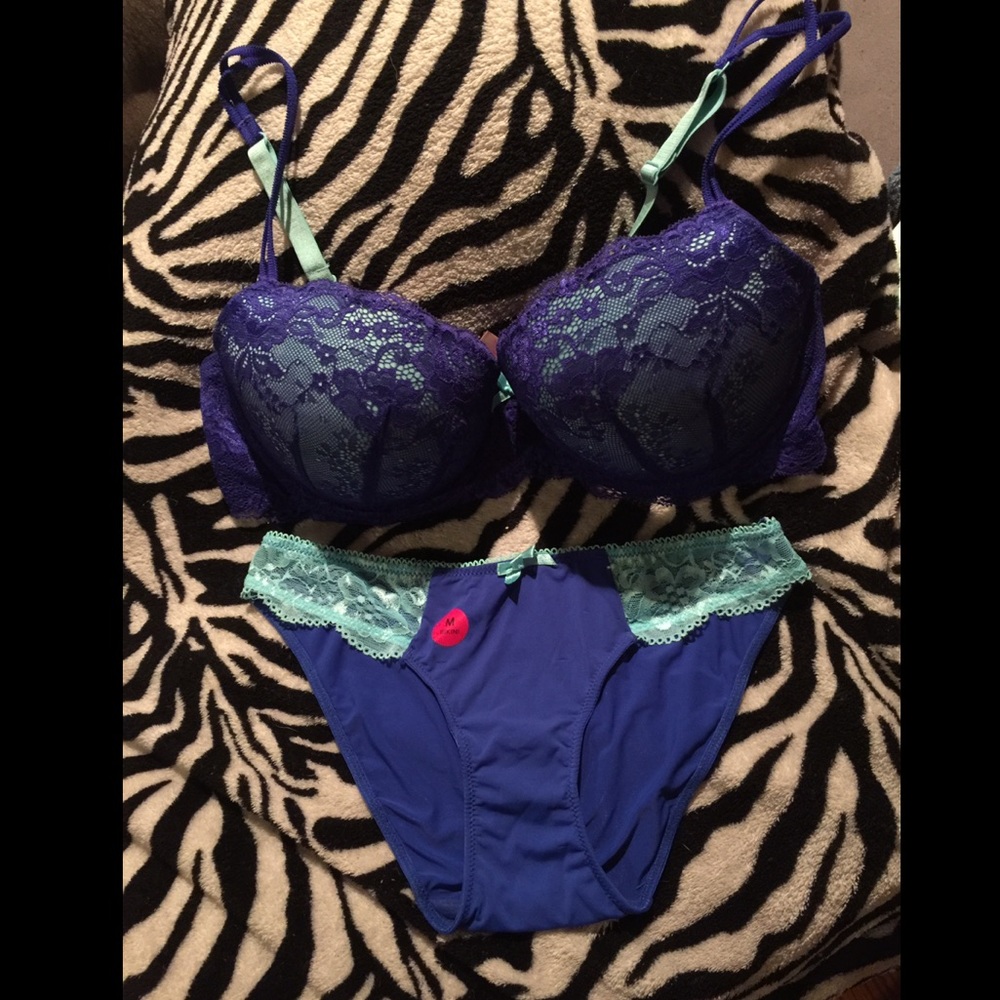 Candie’s 36D bra & medium panty set